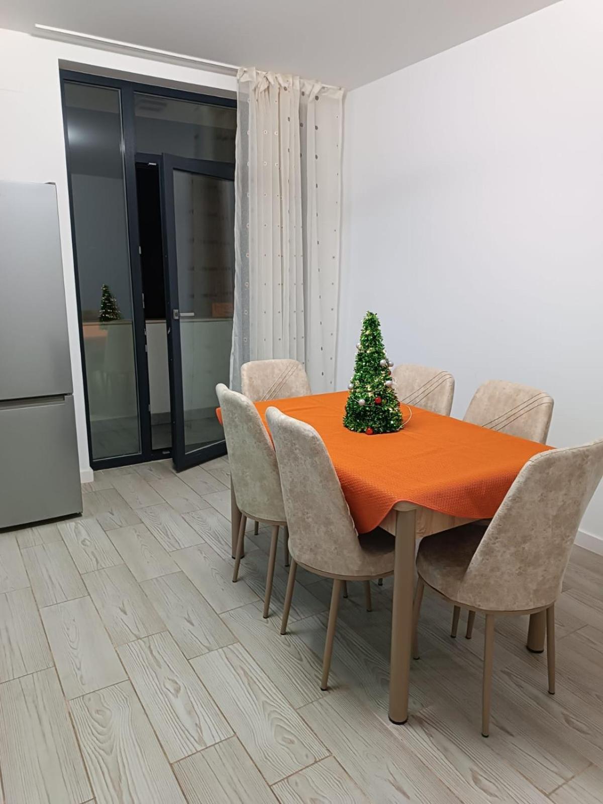 Apartament 2 Camere, Bloc Nou, Langa Promenada Moll, Capacitate 4 Persoane Craiova Dış mekan fotoğraf