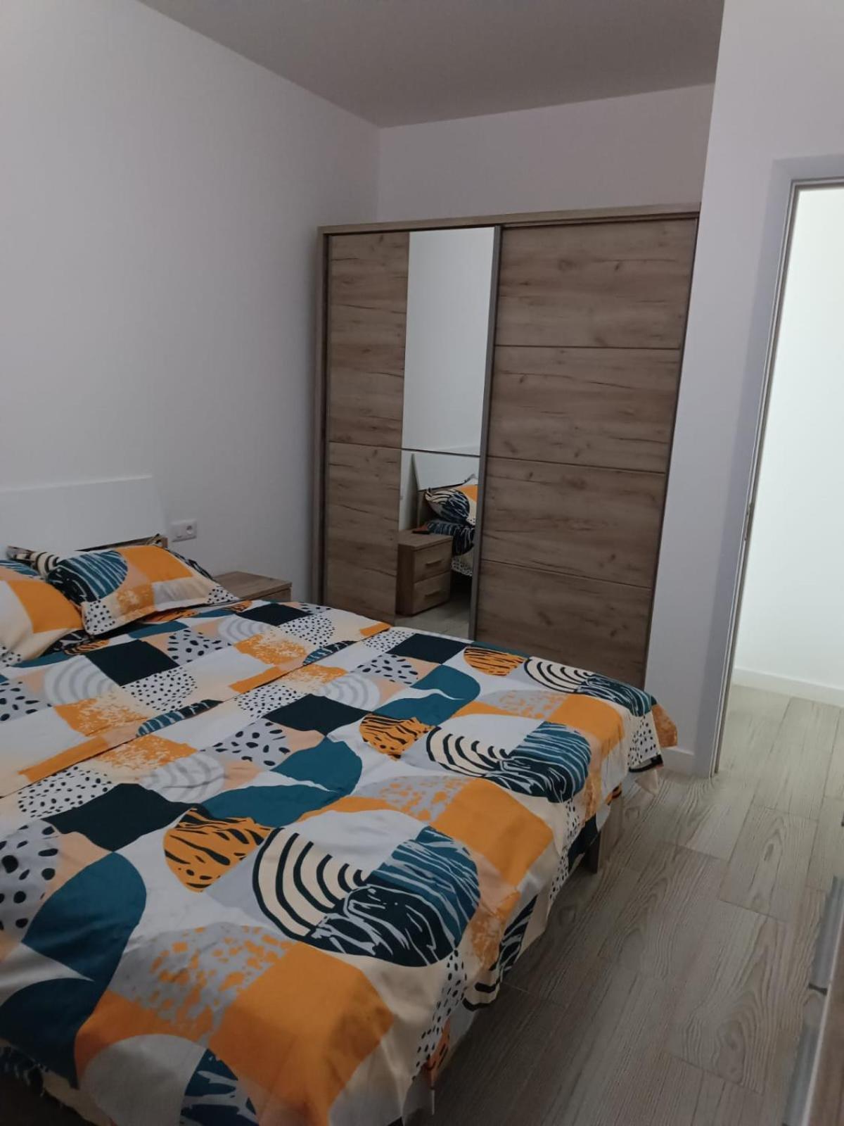 Apartament 2 Camere, Bloc Nou, Langa Promenada Moll, Capacitate 4 Persoane Craiova Dış mekan fotoğraf