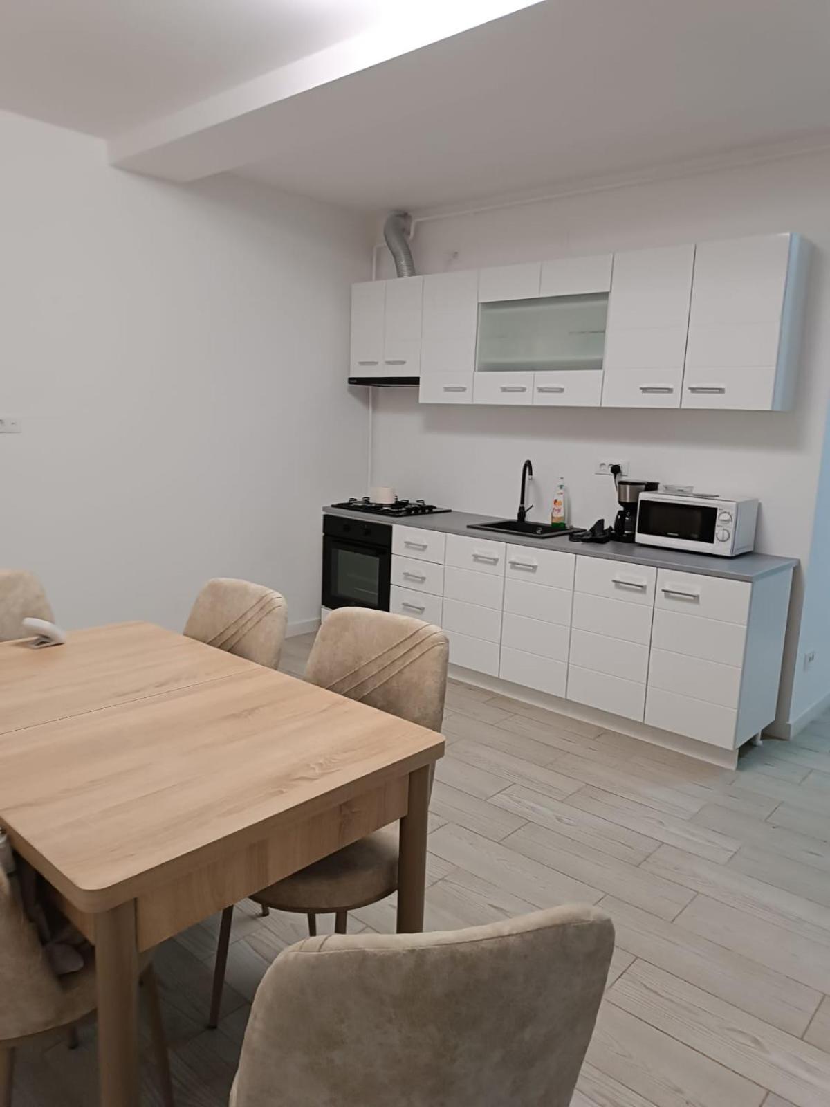 Apartament 2 Camere, Bloc Nou, Langa Promenada Moll, Capacitate 4 Persoane Craiova Dış mekan fotoğraf